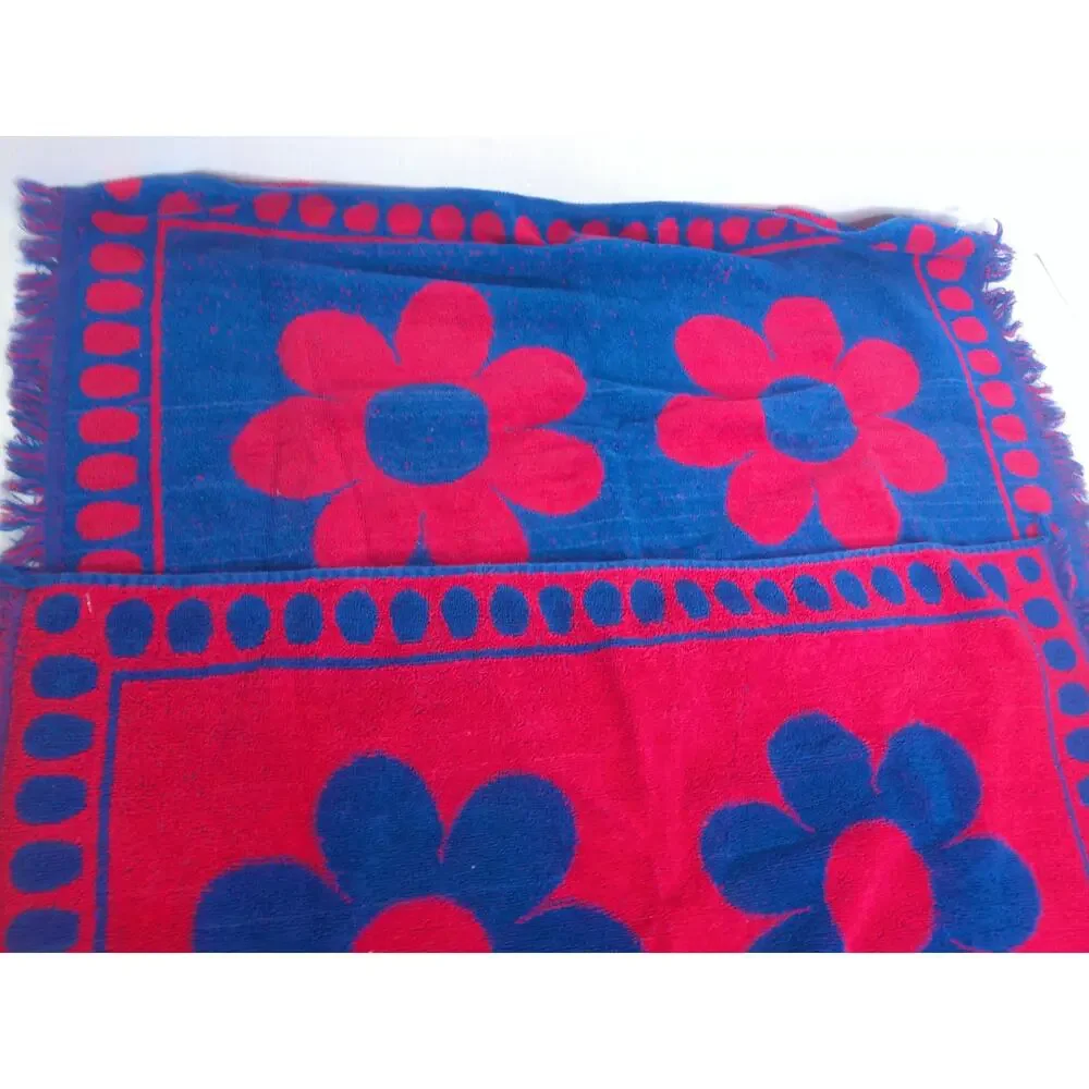 Vintage Cannon Royal Family Blue Red Daisy Mod Pop Art Towel Hand Set of 2
